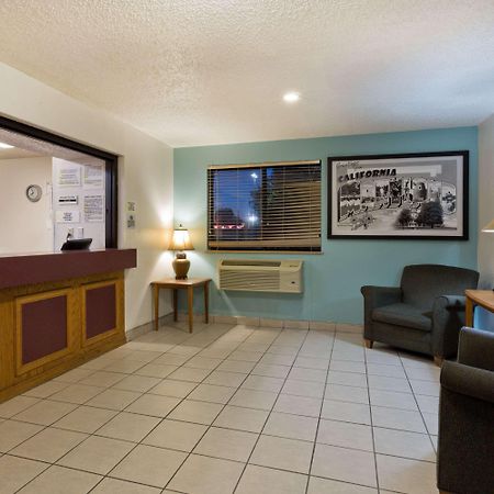Super 8 By Wyndham Lexington Park/California Area Exterior foto
