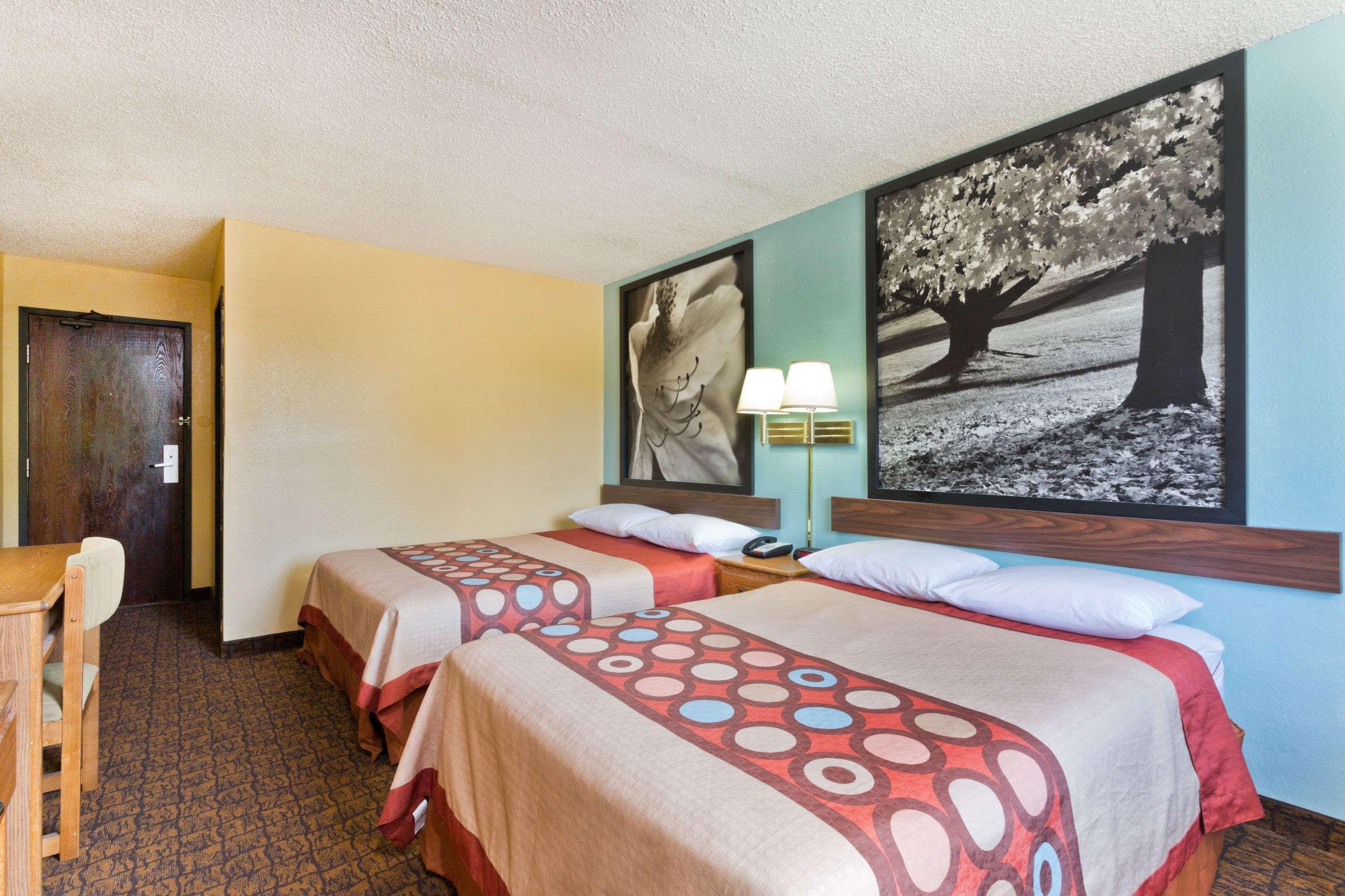 Super 8 By Wyndham Lexington Park/California Area Exterior foto